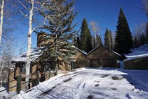 Large Wood Run 6 Bedroom Ski-in / Ski-out Access Home by RedAwning