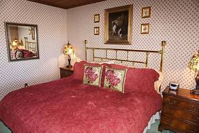 Large Wood Run 6 Bedroom Ski-in / Ski-out Access Home by RedAwning