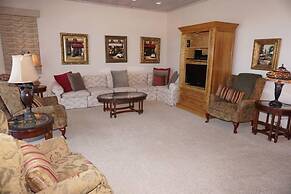 Large Wood Run 6 Bedroom Ski-in / Ski-out Access Home by RedAwning