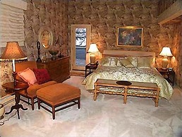 Large Wood Run 6 Bedroom Ski-in / Ski-out Access Home by RedAwning