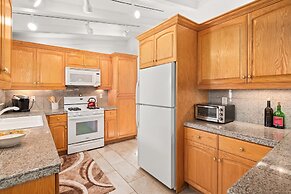 Aspen West End  - Quiet Neighborhood 3 Bedroom Home by RedAwning