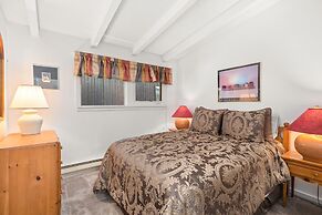 Aspen West End  - Quiet Neighborhood 3 Bedroom Home by RedAwning