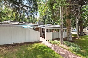 Aspen West End  - Quiet Neighborhood 3 Bedroom Home by RedAwning