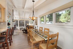 Aspen West End  - Quiet Neighborhood 3 Bedroom Home by RedAwning