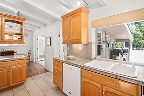 Aspen West End  - Quiet Neighborhood 3 Bedroom Home by RedAwning