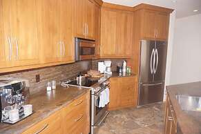 Exclusive And Private Roaring Fork Riverfront Town  - Walk To Restaura