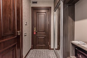 The Royal Mezbon Hotel & SPA