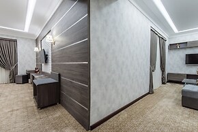 The Royal Mezbon Hotel & SPA