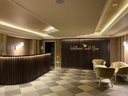 The Royal Mezbon Hotel & SPA