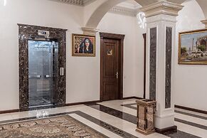 The Royal Mezbon Hotel & SPA