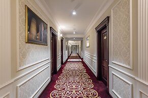 The Royal Mezbon Hotel & SPA
