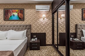The Royal Mezbon Hotel & SPA