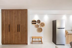 Pebble Luxury Suite by the Sea