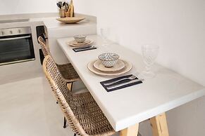 Pebble Luxury Suite by the Sea