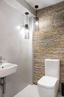 Pebble Luxury Suite by the Sea