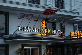 Grand Lark Otel