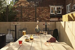 Moxy York