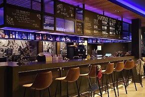Moxy York