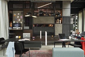 Moxy York