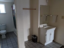 Deluxe Inn