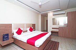 OYO 4477 City Square Hotel