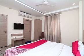 OYO 4477 City Square Hotel