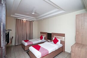 OYO 4477 City Square Hotel