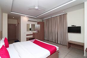 OYO 4477 City Square Hotel