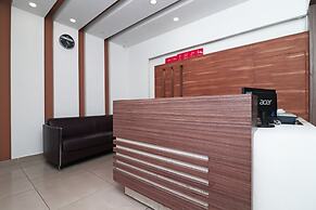 OYO 4477 City Square Hotel