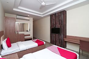 OYO 4477 City Square Hotel