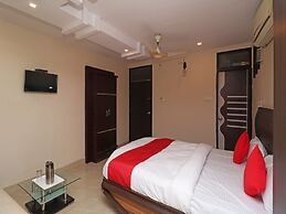 OYO 29345 Hotel Samrat