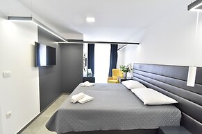 Mono Apartments & Rooms