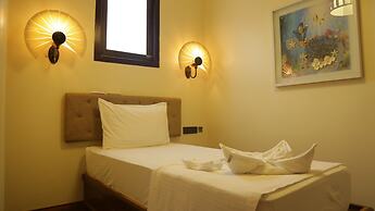 Sandyy Wavess Beach Resort