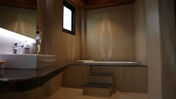 Sandyy Wavess Beach Resort