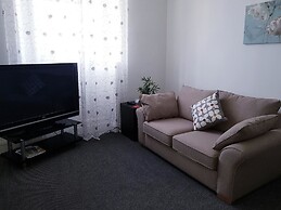 F6 Bath Road Apartment