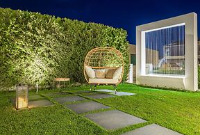 White Canvas Boutique Studios