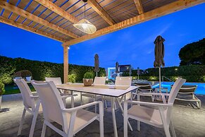 White Canvas Boutique Studios