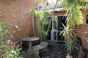 Golden Lantern Guest Lodge