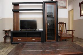 Golden Lantern Guest Lodge