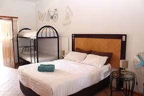 Golden Lantern Guest Lodge