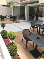 The City Hotel & Suites