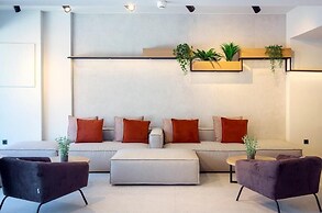 The City Hotel & Suites