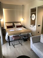 The City Hotel & Suites