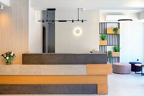 The City Hotel & Suites