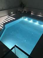 The City Hotel & Suites