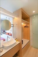 The City Hotel & Suites