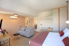 The City Hotel & Suites