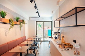 The City Hotel & Suites