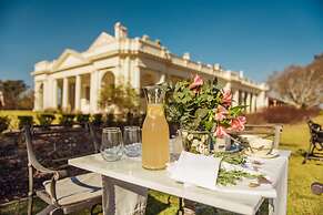 Estancia La Paz Hotel