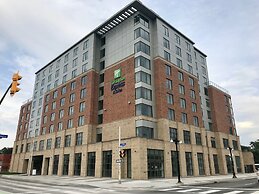 Holiday Inn Express & Suites Downtown Ottawa East by IHG